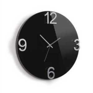 Nástěnné hodiny značky Umbra, luxusní černá barva.